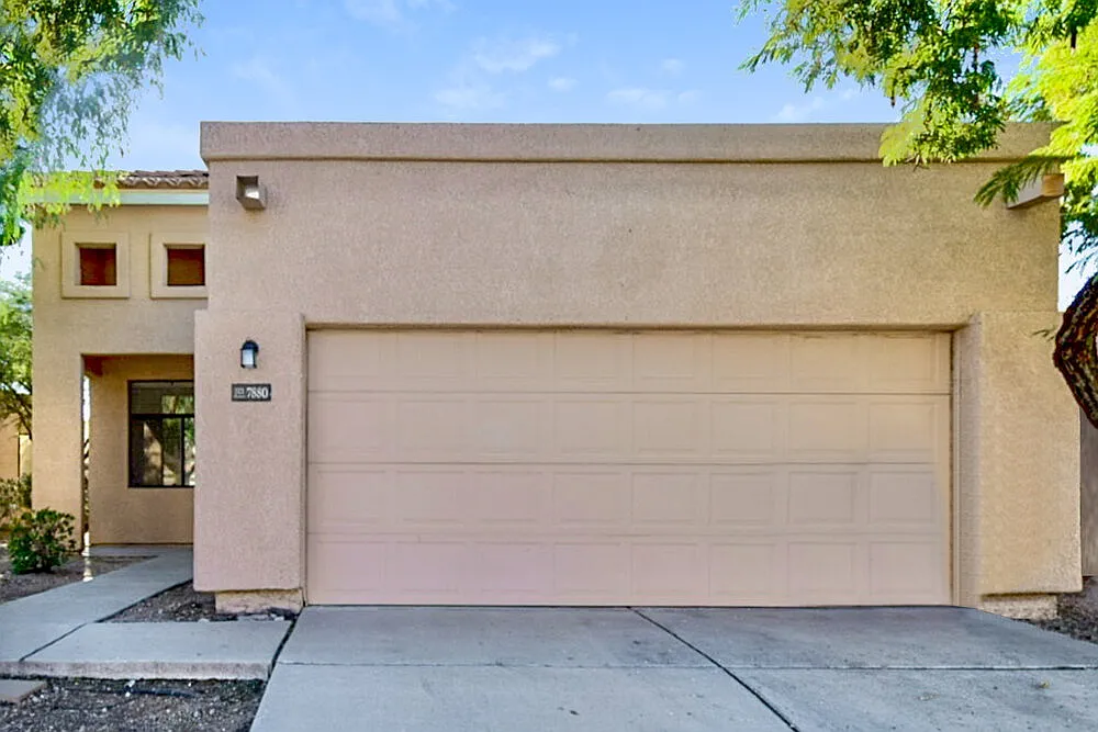 4 bed, 3.0 bath, 1904 sqft, $2,220 — Photo 1