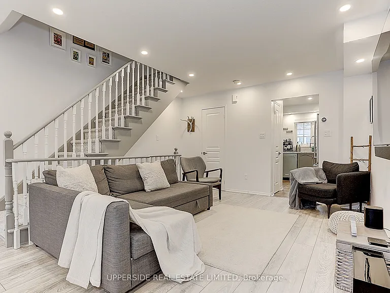 67 Birdstone Cres — Photo 15