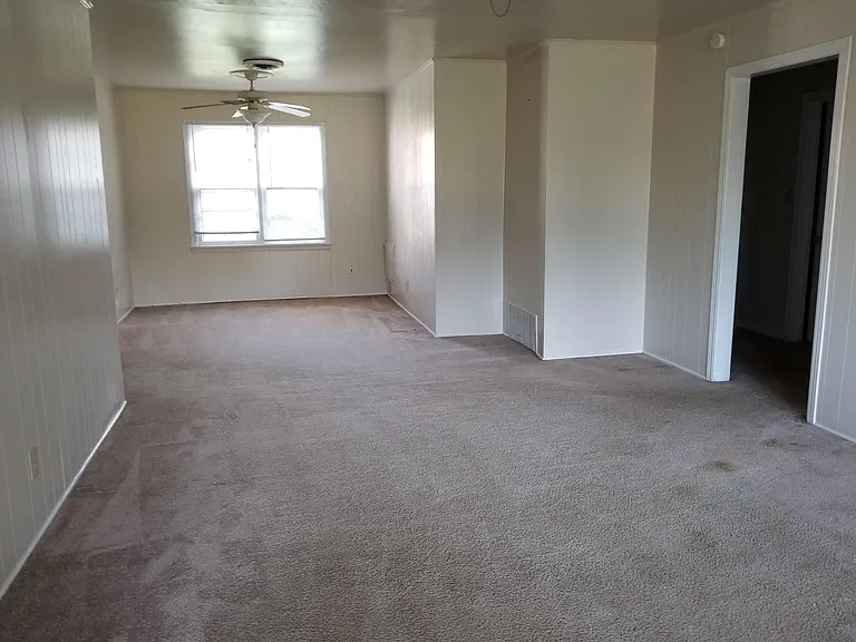 1617 NW Lincoln Ave — Photo 2