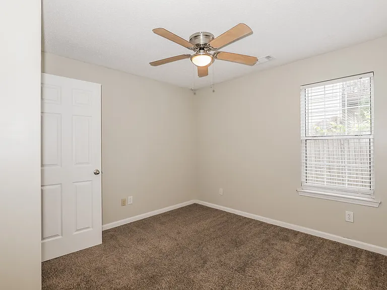 172 Regency Park Dr — Photo 12