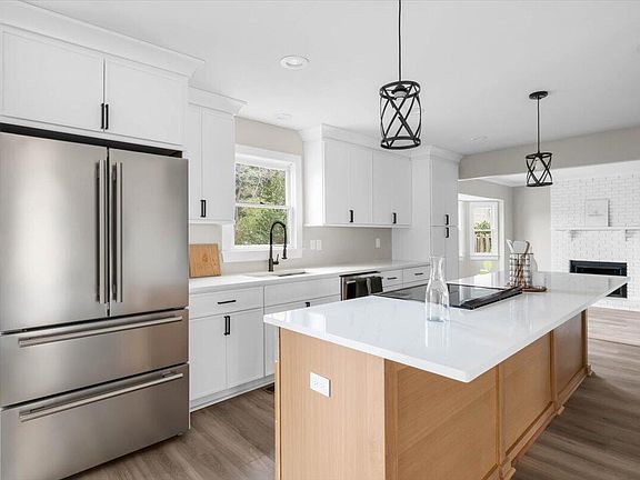 4th image of 1609 Falls Ct