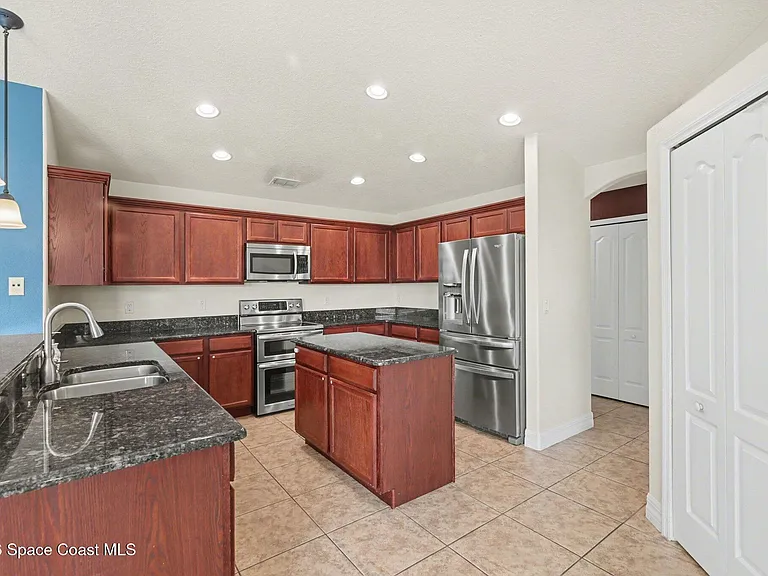 992 Coquina St SE — Photo 13