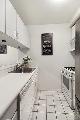 Rented by Halstead Real Estate | media 28