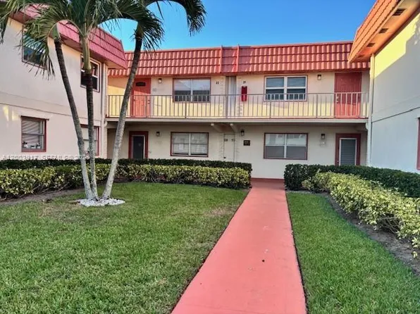 8 Saxony F #8-A, Delray Beach, FL 33446