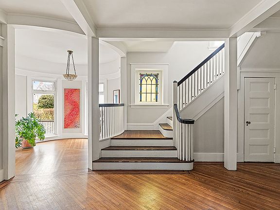 4th image of 155 Stratford Rd