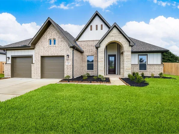 485 Hunters Crossing Dr, Sealy, TX 77474