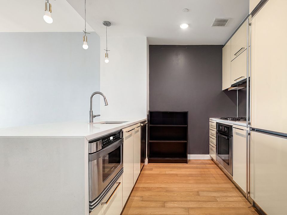 1st image of 11-02 49th Ave #Penthouse 10n