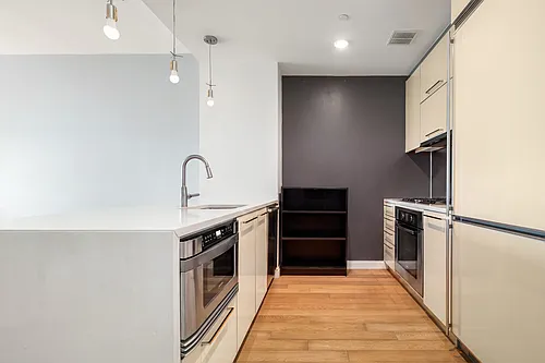 11-02 49th Ave #Penthouse 10N Photo 1