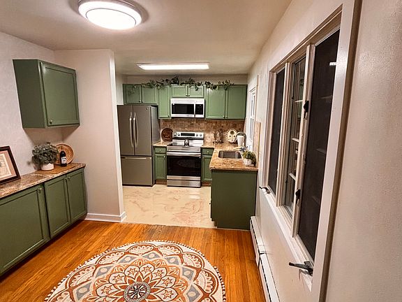 3rd image of 127 Park Pl APT 1