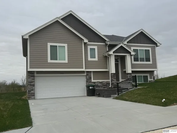 4009 N 215th St, Elkhorn, NE 68022