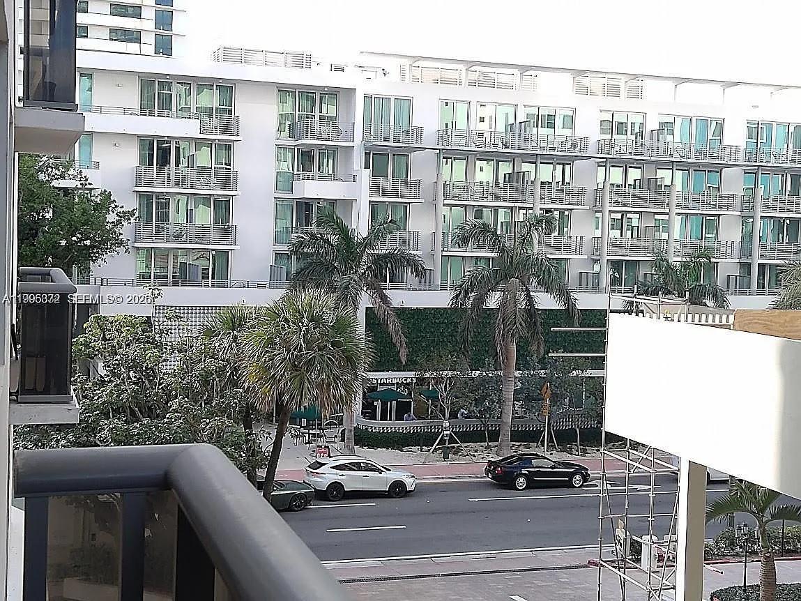 Building Photo - 6039 Collins Ave #407