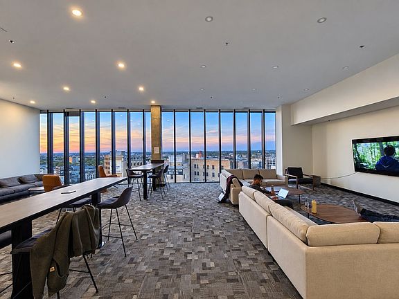 5th image of 165 McDermot Ave #503