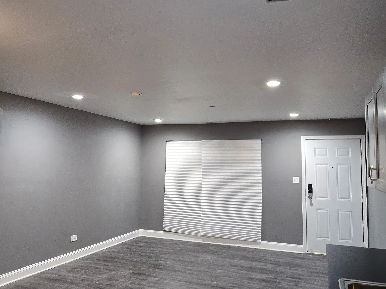 3 bed, 919 sqft, $2,000 — Photo 3