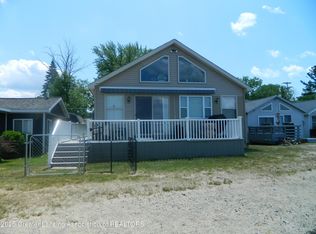 202 Broadway Rd, Houghton Lake, MI 48629