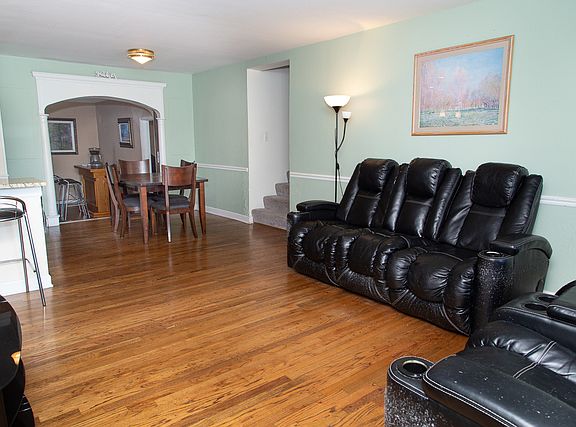 2nd image of 490 Illinois Blvd