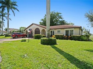 1037 Forest Lakes DR #8D, NAPLES, FL 34105