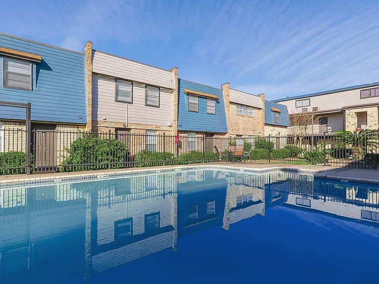 Camelot Apartments — Photo 19