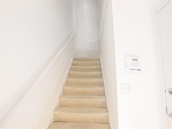 4th image of 2536 SW 14th Avenue #1103