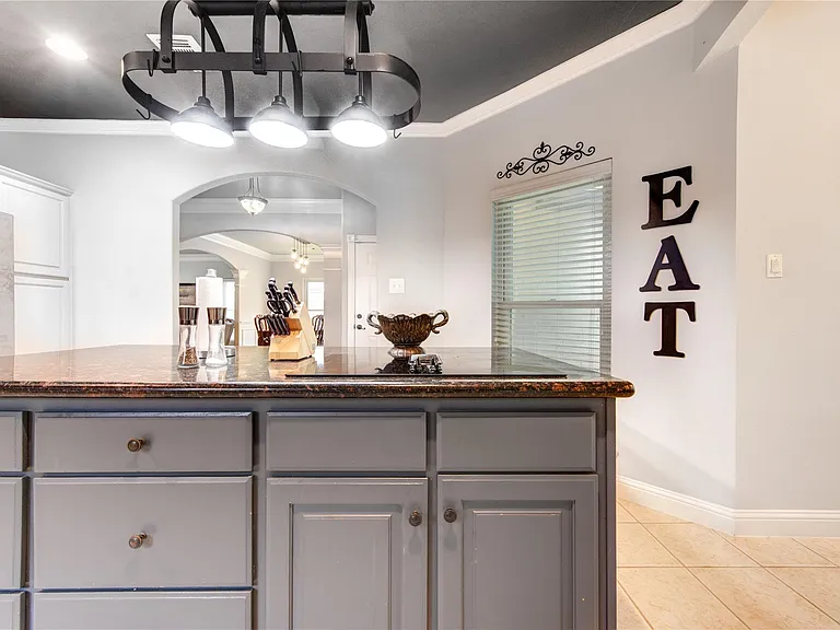 1811 Emerald Green Dr — Photo 9