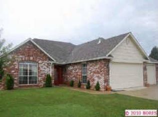 9422 E Yorkshire Ave, Claremore, OK 74017