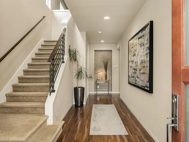 5614 Elaine Ave SE — Photo 2