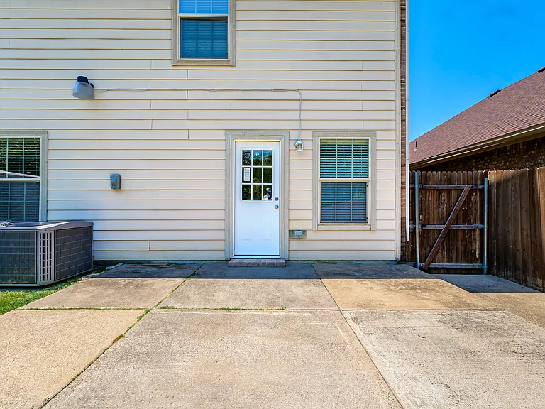 5946 Harbor Glen Dr — Photo 22