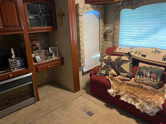 3rd image of 2444 Crooked Road