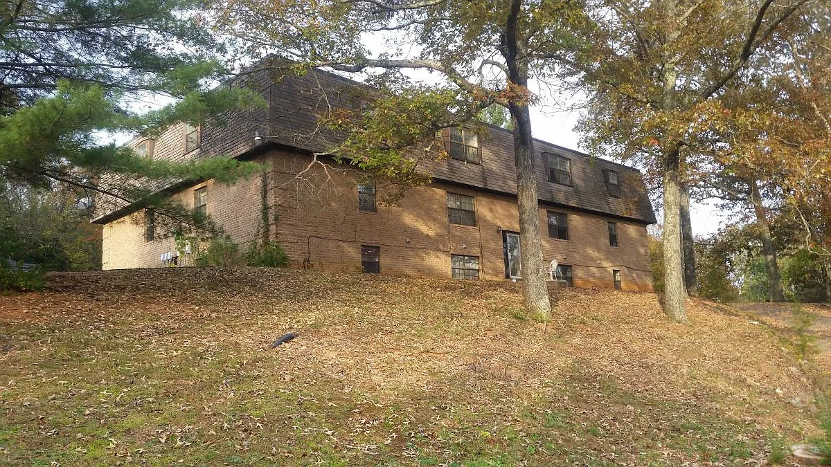 2 bed, 1200 sqft, $950 — Photo 1