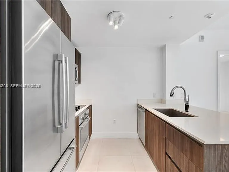 488 NE 18th St #1805 — Photo 2