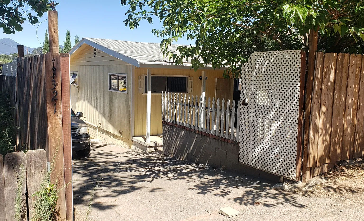 3 bed, 1.0 bath, 1400 sqft, $1,800 — Photo 1