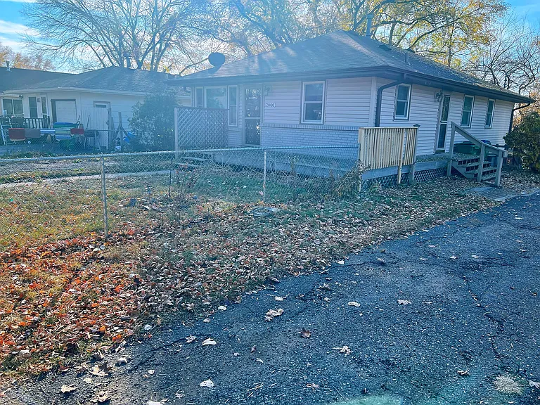 2000 Kentucky Ave S — Photo 2