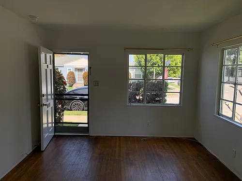 2599 Wellesley Ave Photo 1