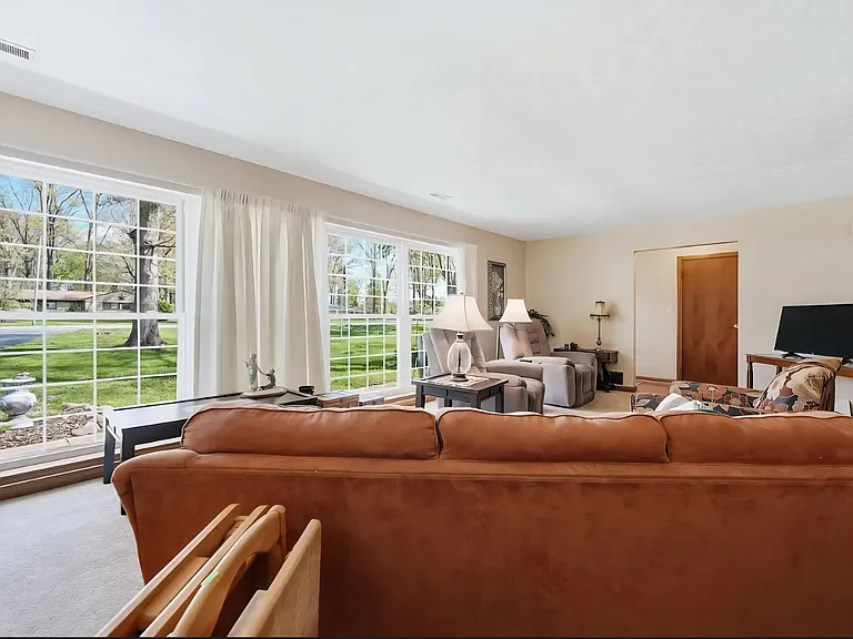 807 Ludwig Park Dr — Photo 4