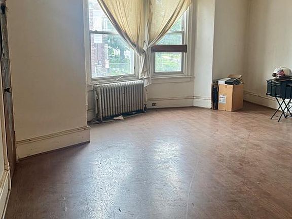 4th image of 1354 Wagner Ave