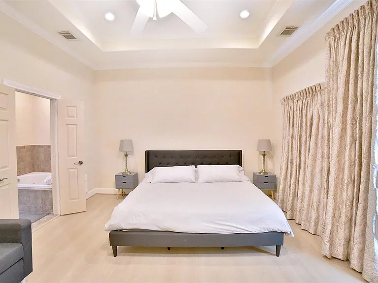 2410 Dorrington St #C — Photo 11