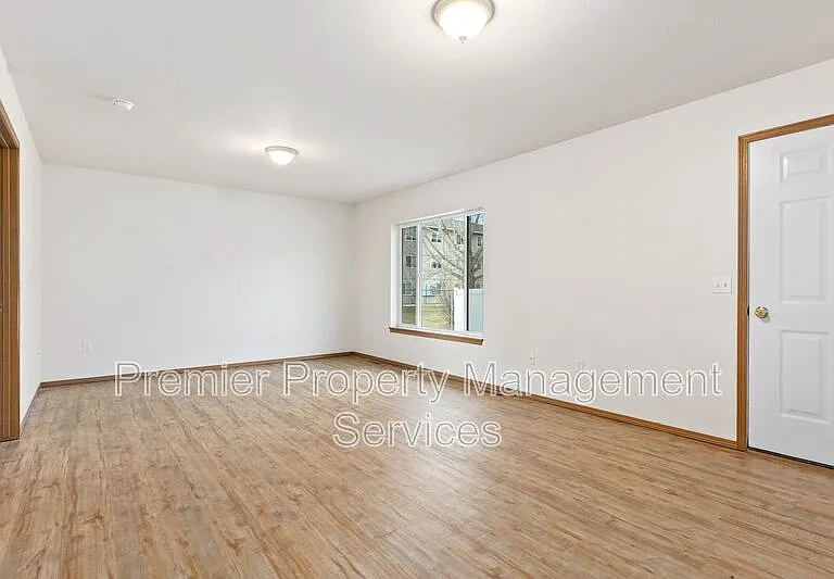 408 Rice Ln — Photo 2