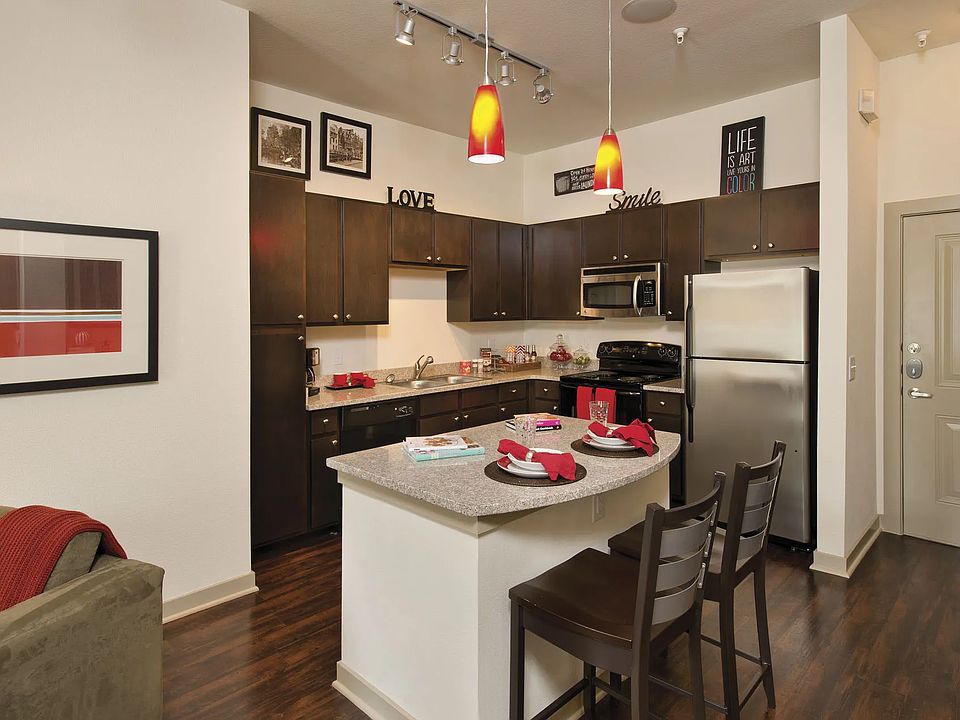 1st image of 860 S Wilmington Ave APT 101
