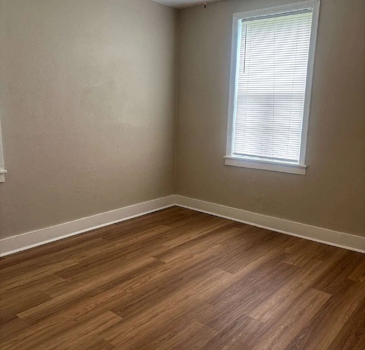3 bed, 1.0 bath, 1000 sqft, $1,150 — Photo 4