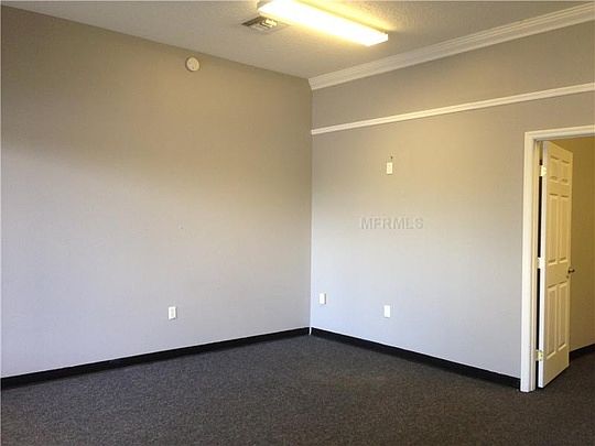 4th image of 1010 Plaza Dr