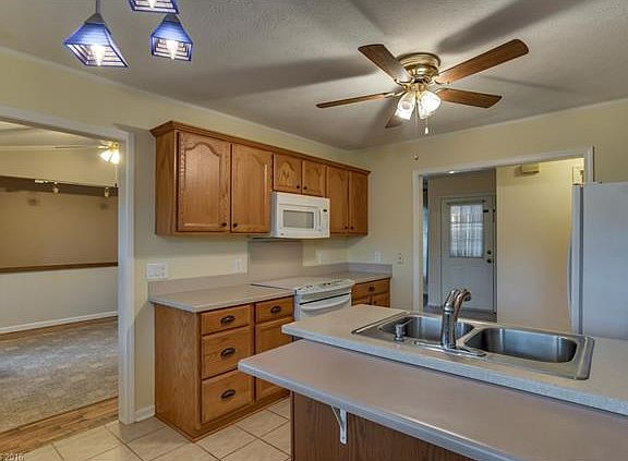 4th image of 429 Hunters Glen Ln