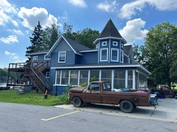 16185 Seymour Rd, Linden, MI 48451
