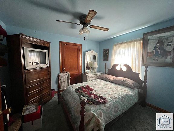 5th image of 1033 College Dr