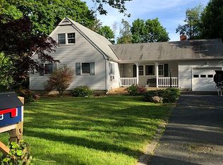 8 Roderick Ct, East Northport, NY 11731