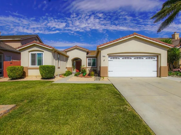 101 Charlie Dr, Hollister, CA 95023