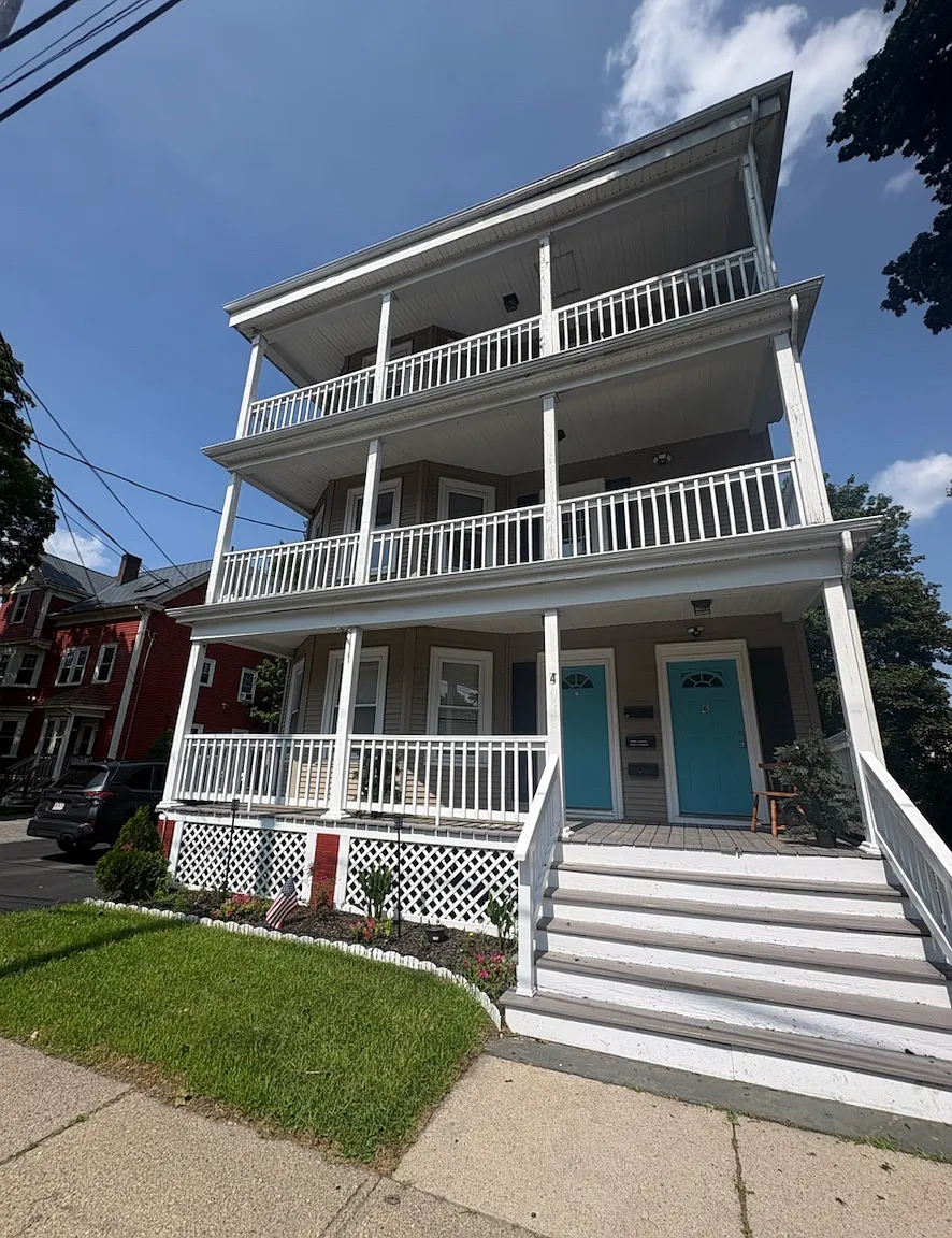 3 bed, 3884 sqft, $2,600 — Photo 1