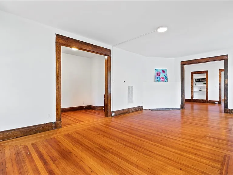212 Maple St #1 — Photo 3