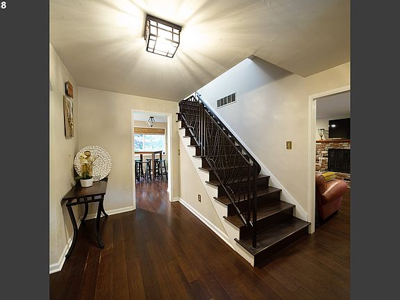 4th image of 18800 Parkwood Pl