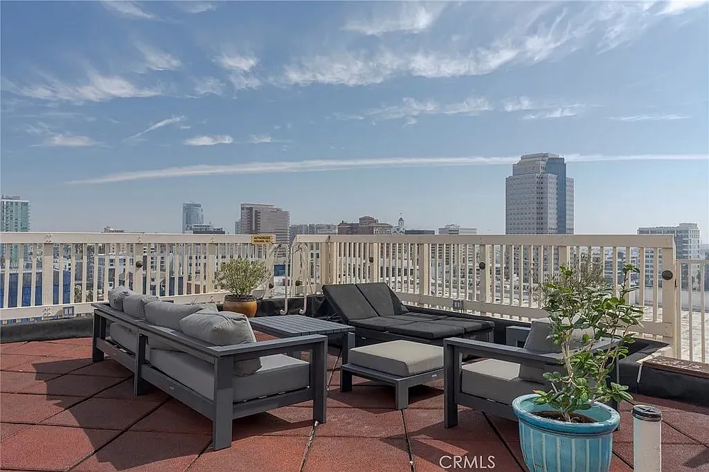 Studio, 477 sqft, $1,900 — Photo 1
