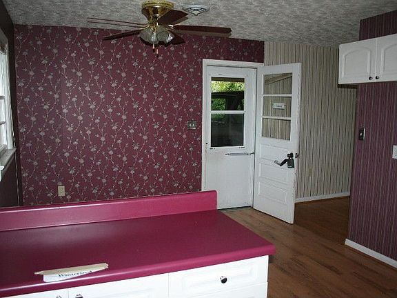 4th image of 908 Forest Hill Dr