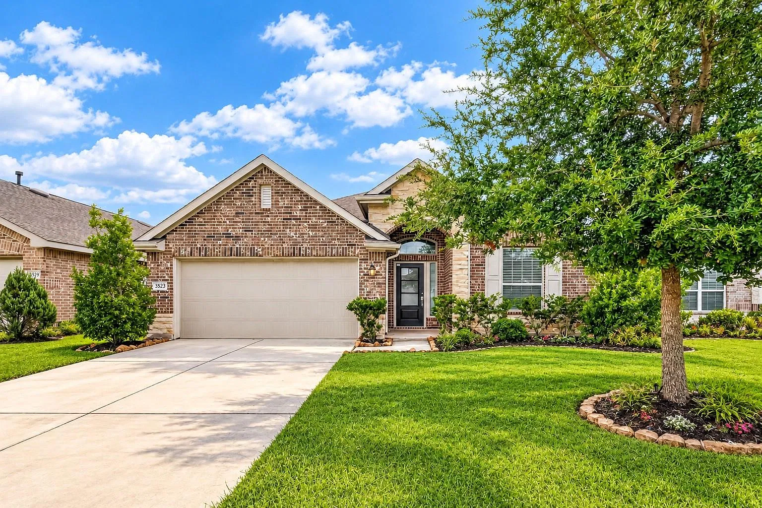 3 bed, 2.0 bath, 1777 sqft, $2,350 — Photo 1